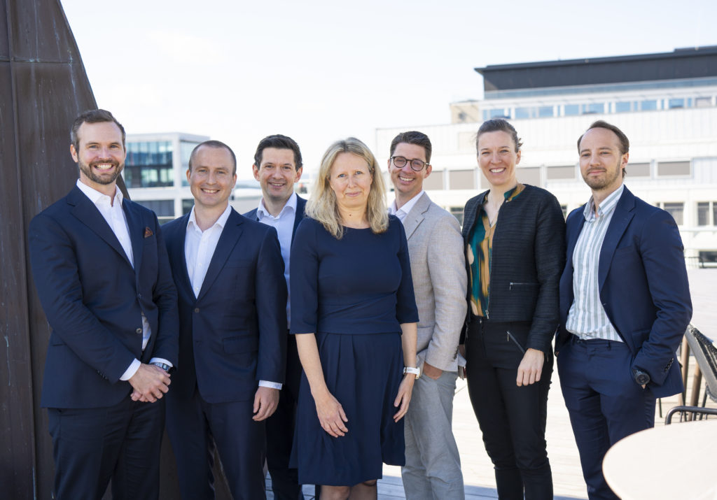 Partnere og seniorressurser i Haavinds teknologiteam. Fra venstre: Stian Oddbjørnsen, Mikkel Skovdal Hach, Vebjørn Iversen, Kari Gimmingsrud, Andreas Bernt, Hedda Bjøralt Roald og Andreas Gard Meyer. Foto: Morten Brøndmo / Haavind.